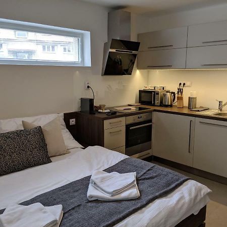 Ap10 - Apartments 4U Brezinova "Overnight Simply" Hradec Králové エクステリア 写真