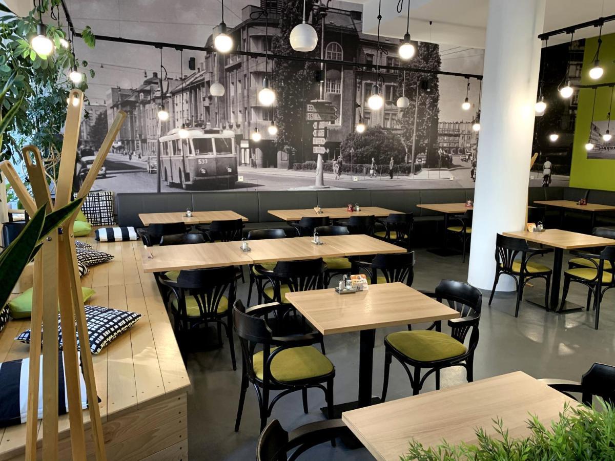 Ap10 - Apartments 4U Brezinova "Overnight Simply" Hradec Králové エクステリア 写真