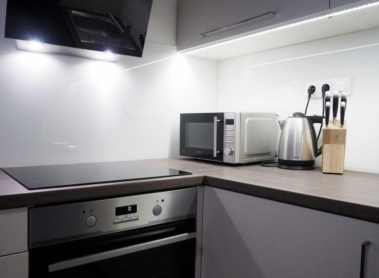 Ap10 - Apartments 4U Brezinova "Overnight Simply" Hradec Králové エクステリア 写真