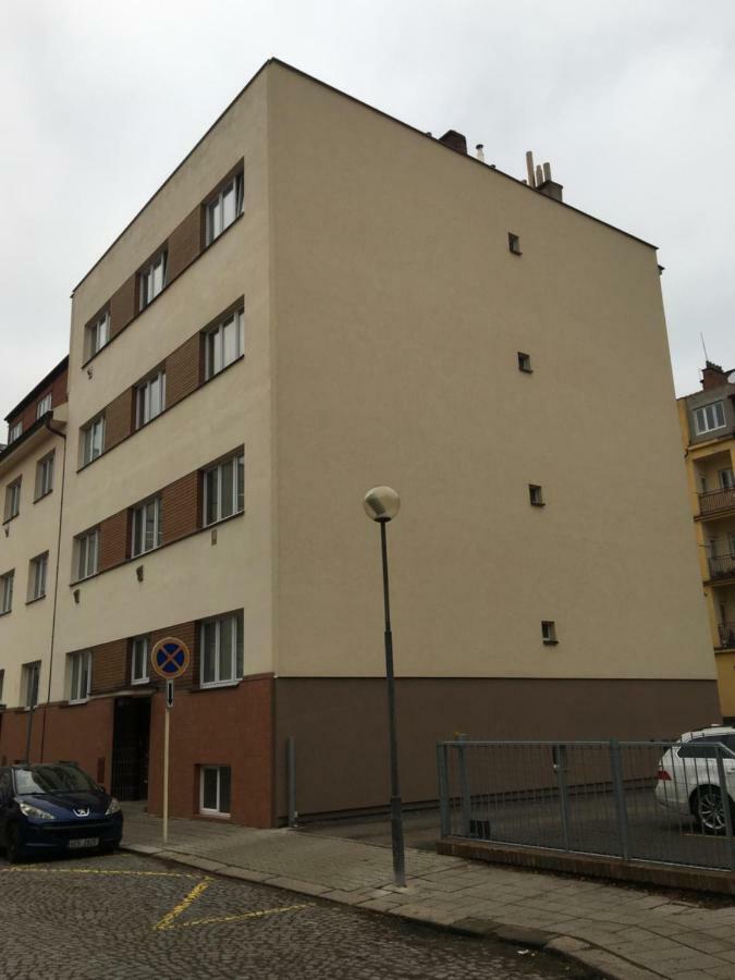 Ap10 - Apartments 4U Brezinova "Overnight Simply" Hradec Králové エクステリア 写真