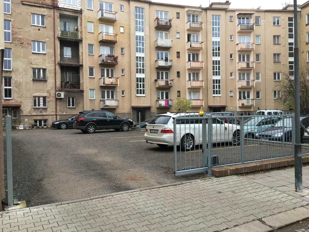 Ap10 - Apartments 4U Brezinova "Overnight Simply" Hradec Králové エクステリア 写真