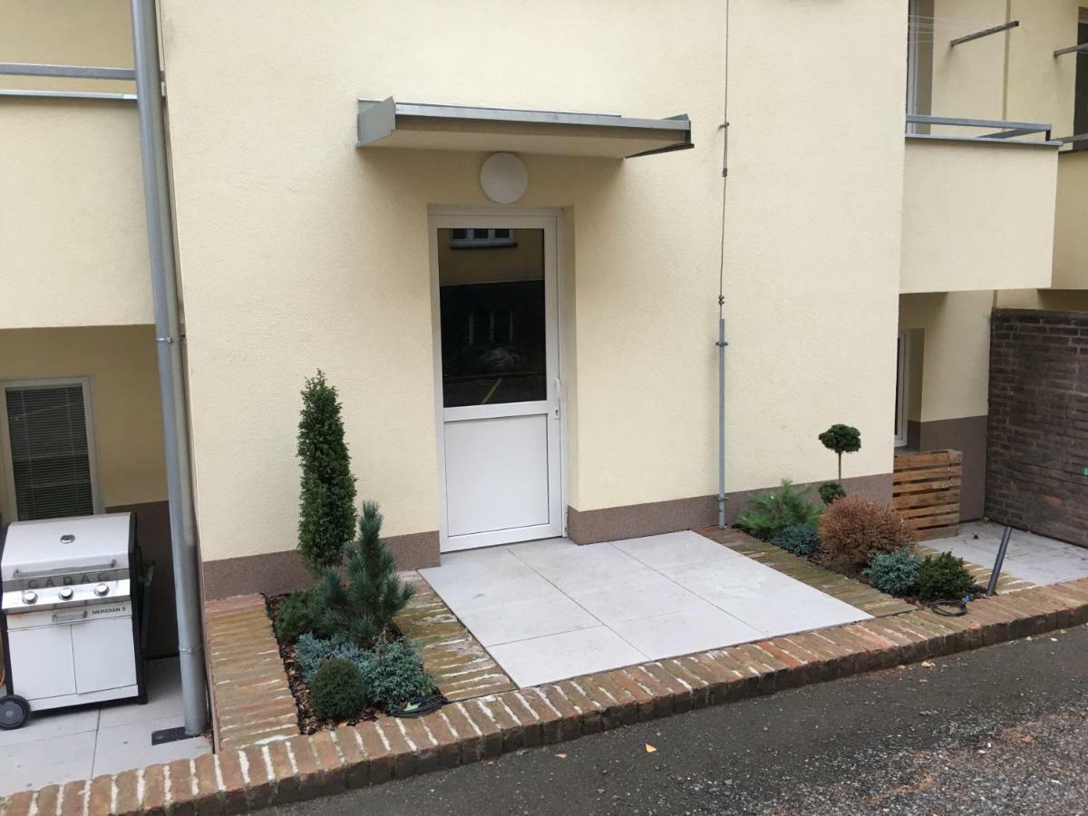 Ap10 - Apartments 4U Brezinova "Overnight Simply" Hradec Králové エクステリア 写真