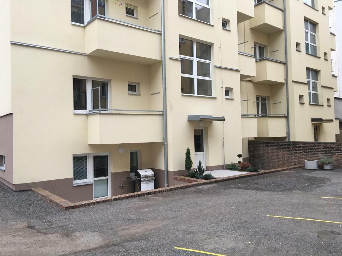 Ap10 - Apartments 4U Brezinova "Overnight Simply" Hradec Králové エクステリア 写真