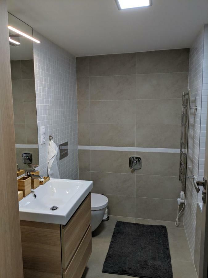 Ap10 - Apartments 4U Brezinova "Overnight Simply" Hradec Králové エクステリア 写真