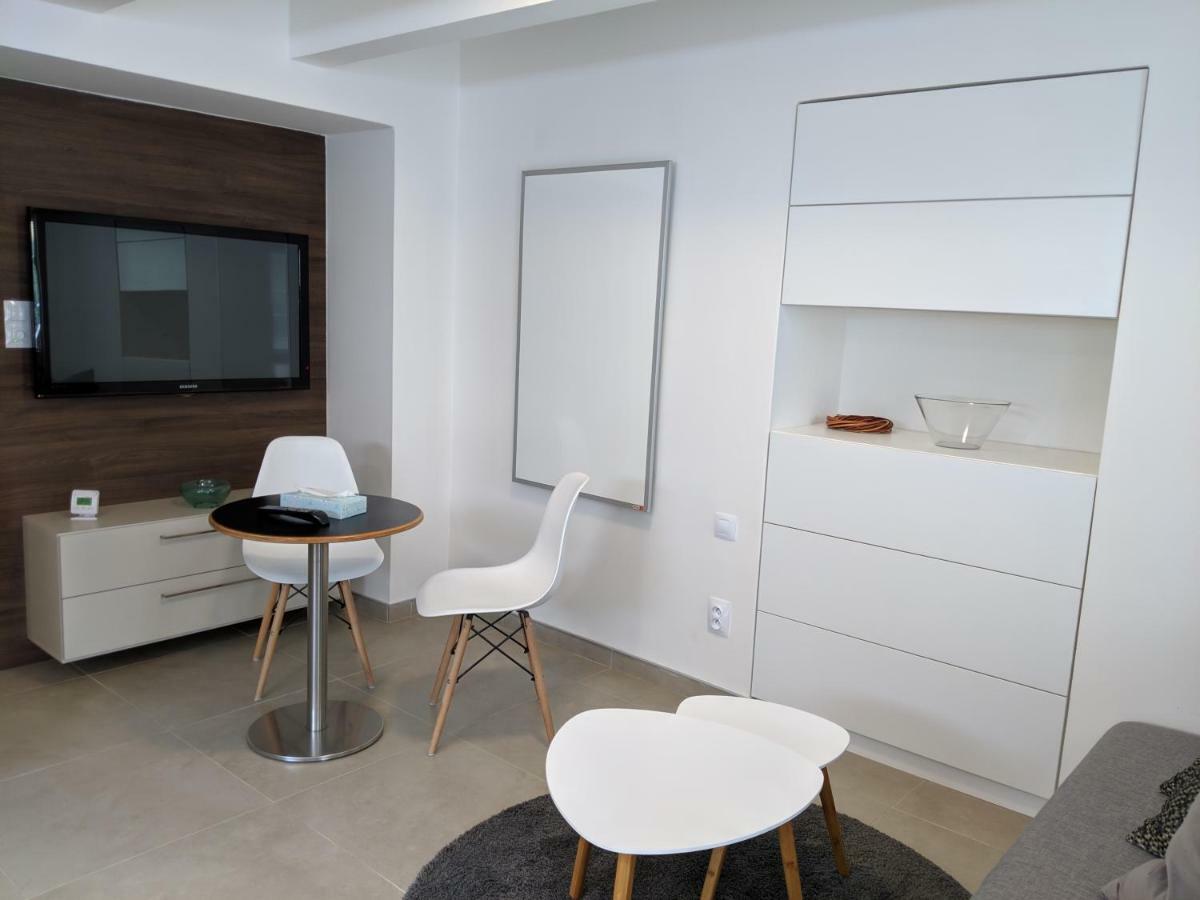 Ap10 - Apartments 4U Brezinova "Overnight Simply" Hradec Králové エクステリア 写真