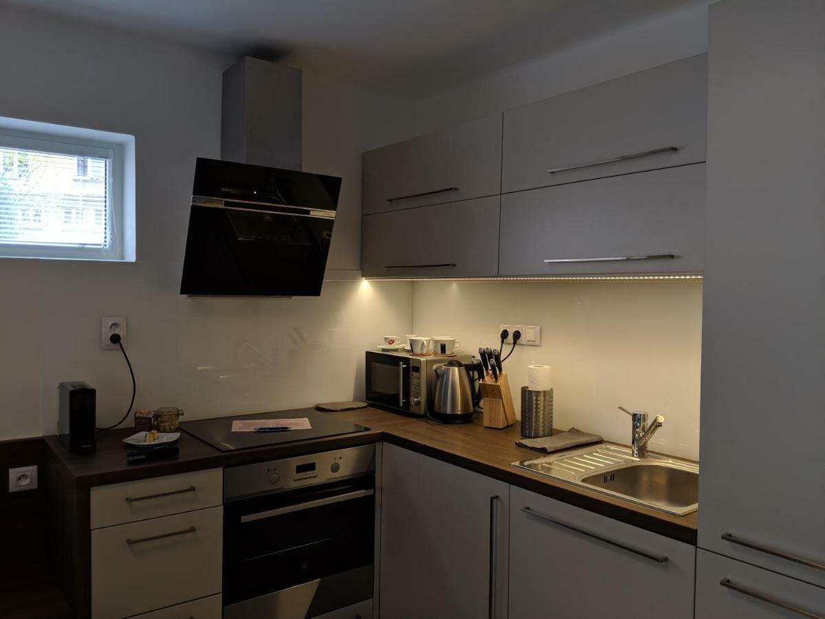 Ap10 - Apartments 4U Brezinova "Overnight Simply" Hradec Králové エクステリア 写真