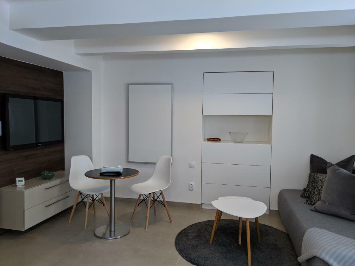 Ap10 - Apartments 4U Brezinova "Overnight Simply" Hradec Králové エクステリア 写真