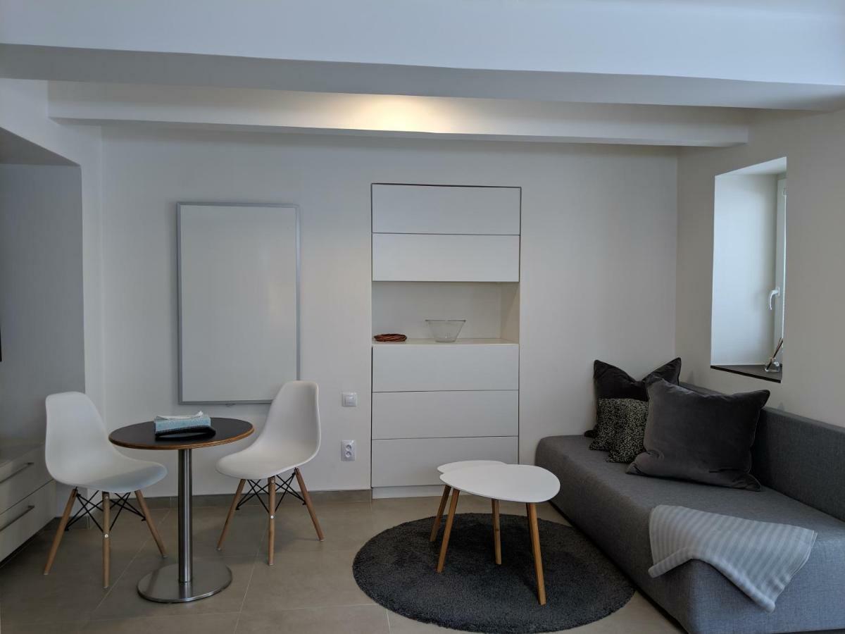 Ap10 - Apartments 4U Brezinova "Overnight Simply" Hradec Králové エクステリア 写真