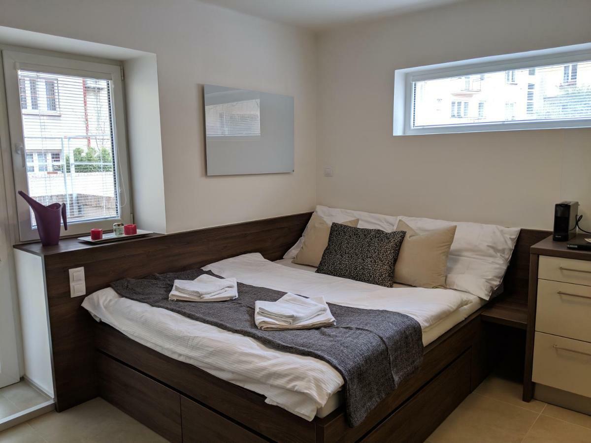 Ap10 - Apartments 4U Brezinova "Overnight Simply" Hradec Králové エクステリア 写真